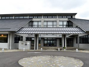 新富町総合交流センター「きらり」正面