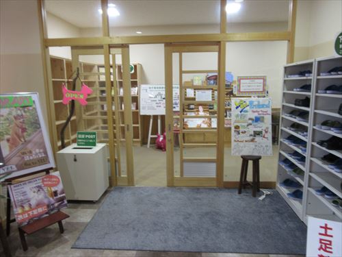 鳥取県立米子東高等学校　図書館入口